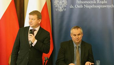 Zdjęcie z konferencji poświęconej sytuacji osób niepełnosprawnych