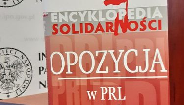 Zdjęcie przedstawia fragment okładki 4. tomu „Encyklopedii Solidarności. Opozycja w PRL 1976–1989”