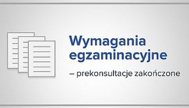 Jasnoszara grafika z ikoną dokumentów i tekstem "Wymagania egzaminacyjne – prekonsultacje zakończone"