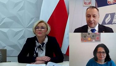 Zdjęcie z telekonferencji, na nim między innymi wiceminister Marzena Machałek i kurator Waldemar Flajszer