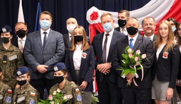 Otwarcie Strefy Odkrywania, Wyobraźni i Aktywności. Na zdjęciu między innymi minister edukacji i nauki i kurator oświaty