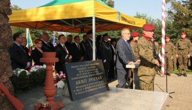 Uroczystości na cmentarzu w Modlnej upamietniające bohaterów Bitwy nad Bzurą