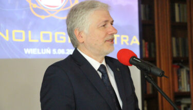 Zdjęcie przedstawiające Łódzkiego Kuratora Oświaty