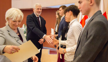 Wręczenie dyplomów stypendystom Prezesa Rady Ministrów oraz Ministra Edukacji